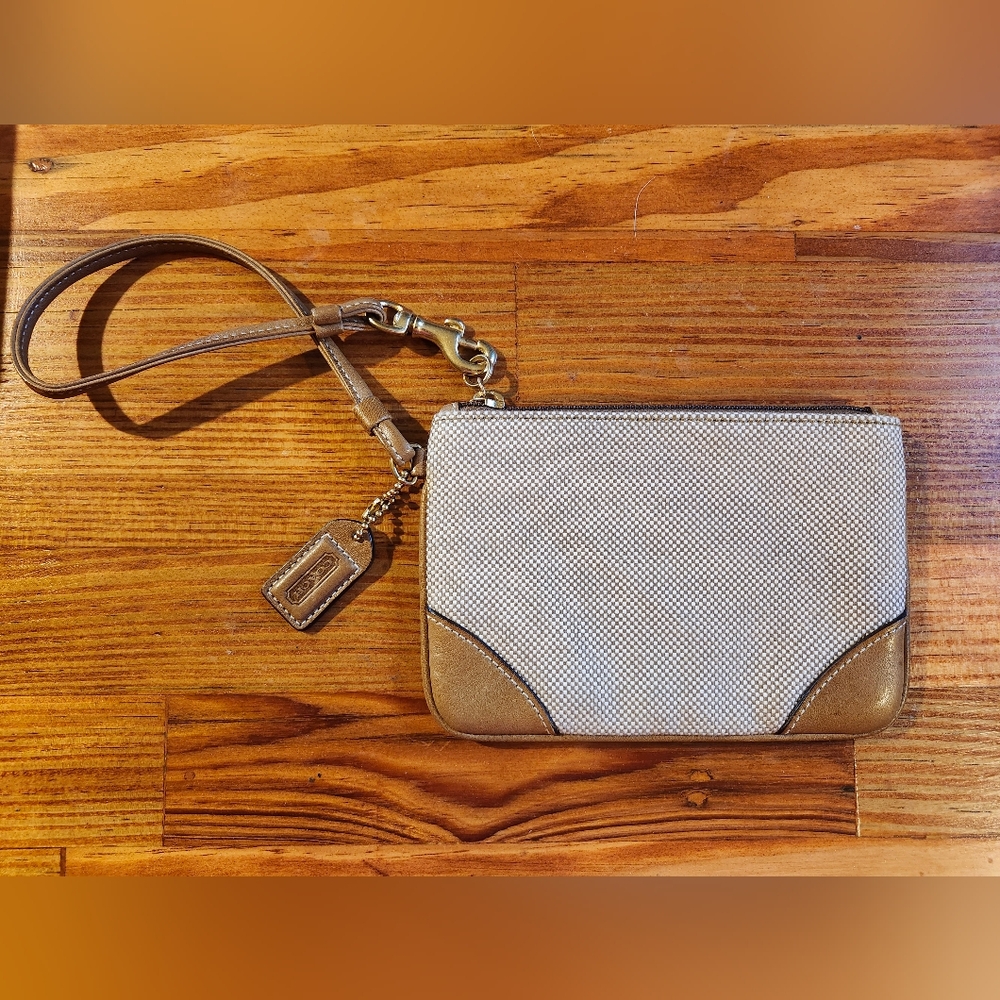 EUC COACH Elegant Tan and Cream Wristlet